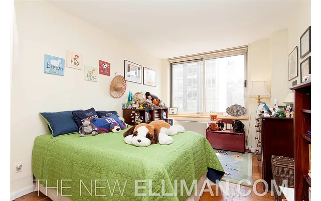 Sold by Douglas Elliman | media 19