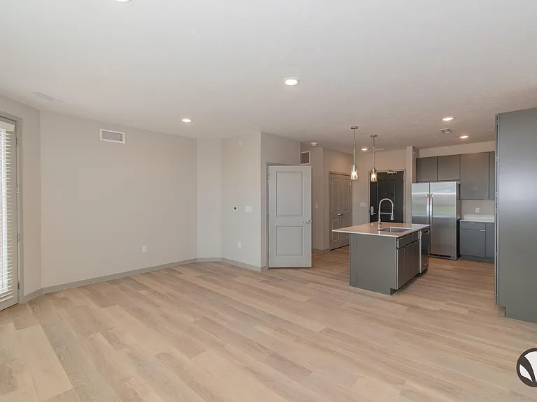 Chateau at Yankee Hill Apartments — Photo 48