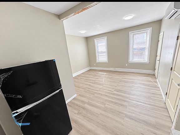 2nd image of 2419 W Master St Floor 1