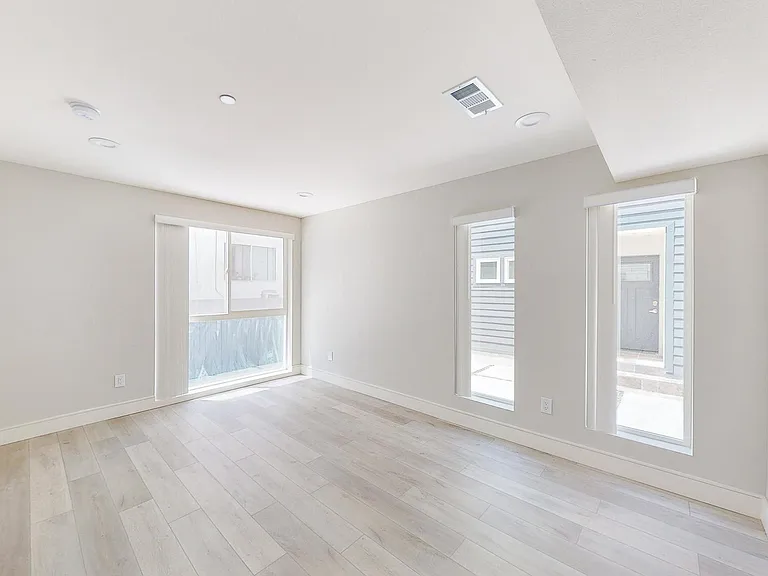 953 1/2 N Mariposa Ave #1/2 — Photo 8