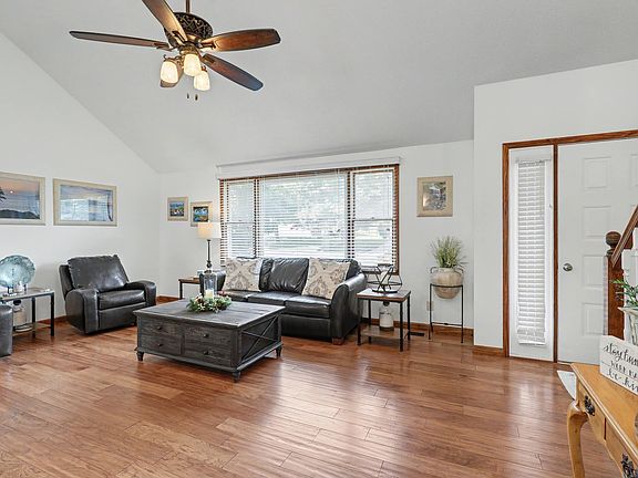 3rd image of 1417 Pheasant Run