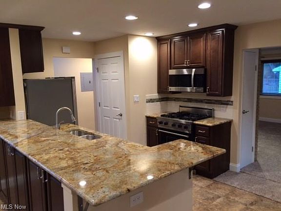 5th image of 30800 Hilliard Blvd