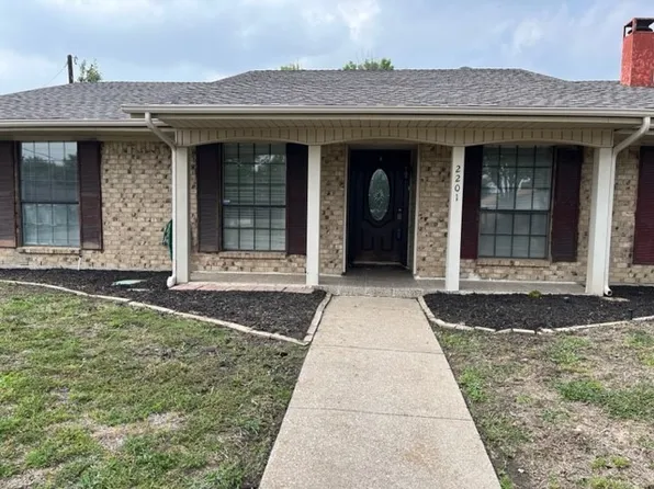 2201 Nolan Dr, Carrollton, TX 75006