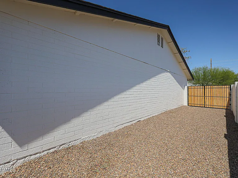 11202 N 43rd Dr — Photo 35
