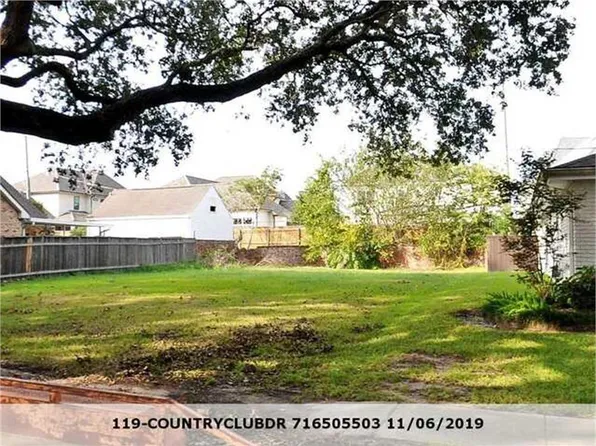 119 Country Club Dr, New Orleans, LA 70124