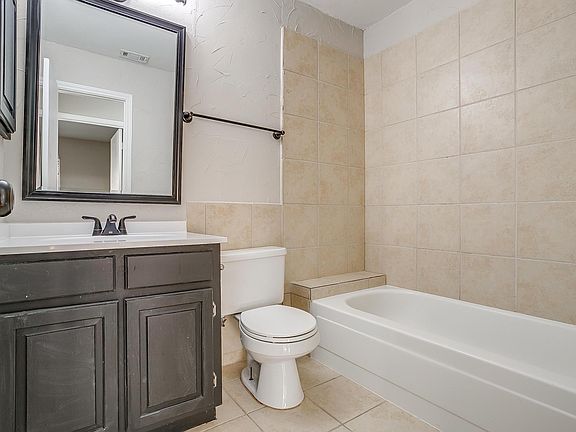 3rd image of 7224 Blackthorn Dr