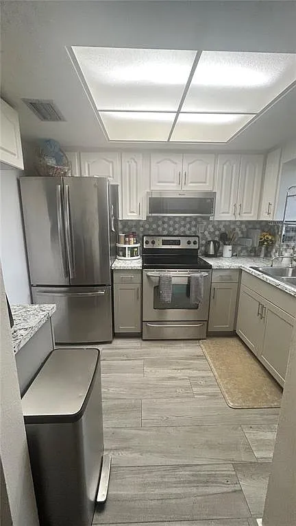 2 bed, 2.0 bath, 896 sqft, $1,900 — Photo 2