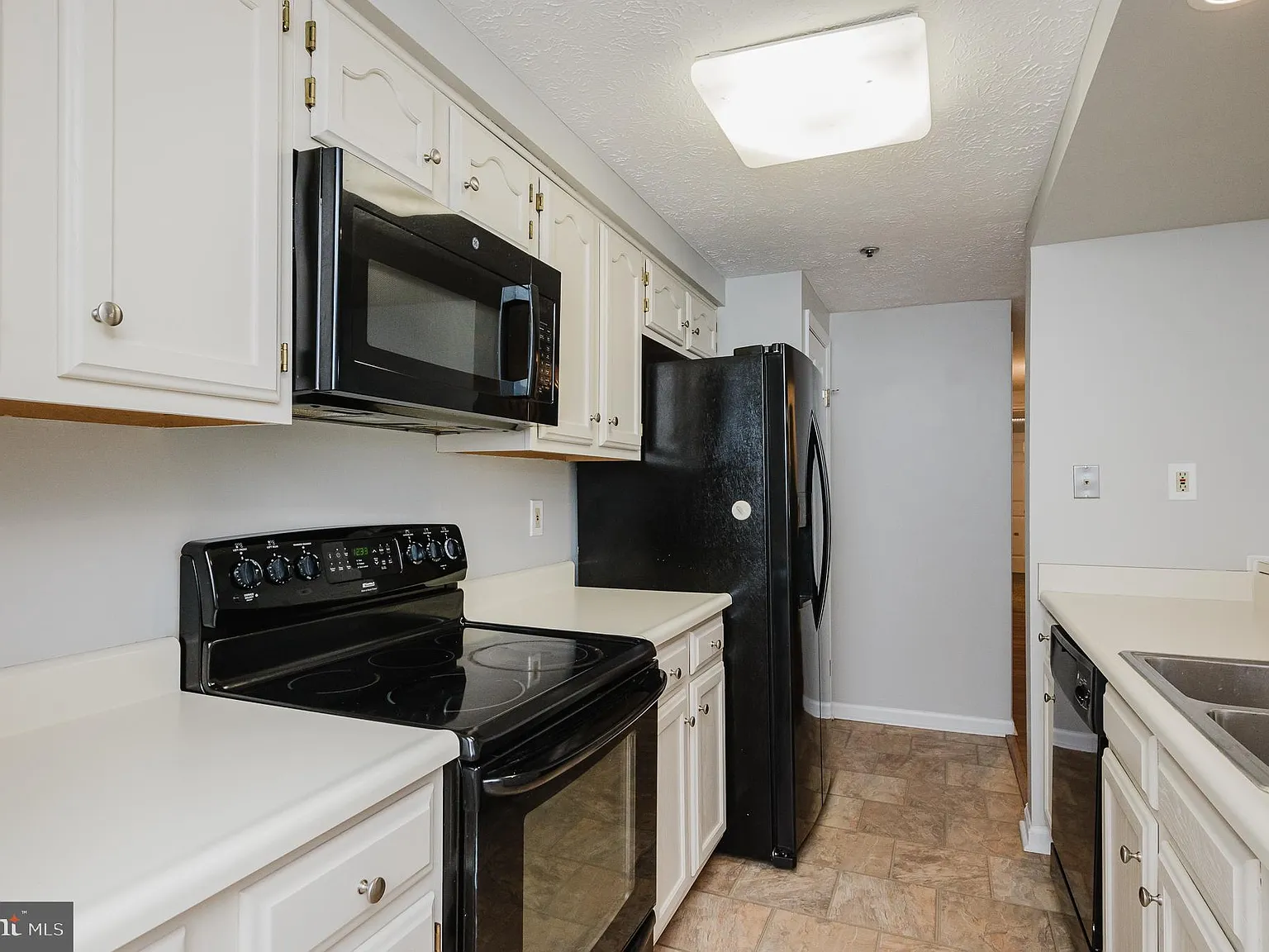 Brentwood Condo — Photo 3