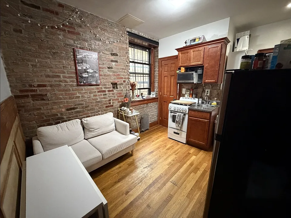 424 E 13th St #3