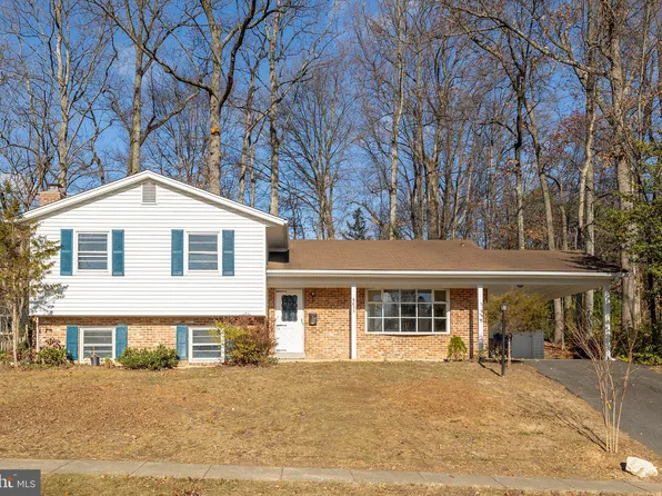 6820 Beechtree Ln, Falls Church, VA 22042