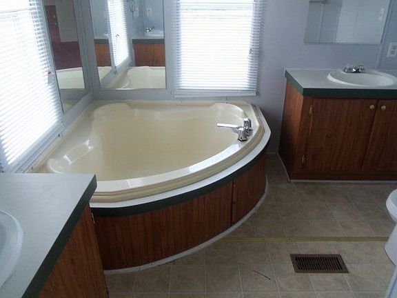 5th image of 140 Carolyn Dr