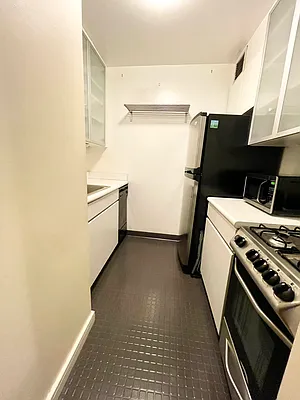 Rented by Tabak Real Estate | media 8