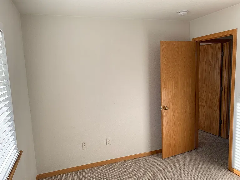 991 Winona Cir — Photo 6