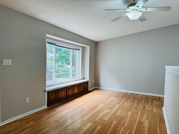 3rd image of 98 Magnolia Ave W