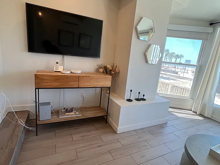 1647 Ocean Front Walk #1 — Photo 4