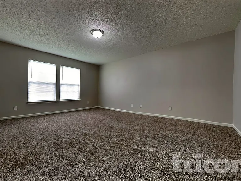 10428 Kensington Way — Photo 6