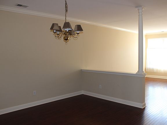 3rd image of 4 Stafford Dr #4