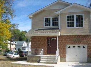 124 Ave 241 St, Rosedale, NY 11422