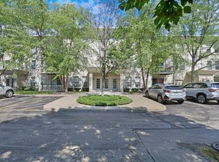 34451 N Old Walnut Cir Unit 207, Gurnee, IL 60031