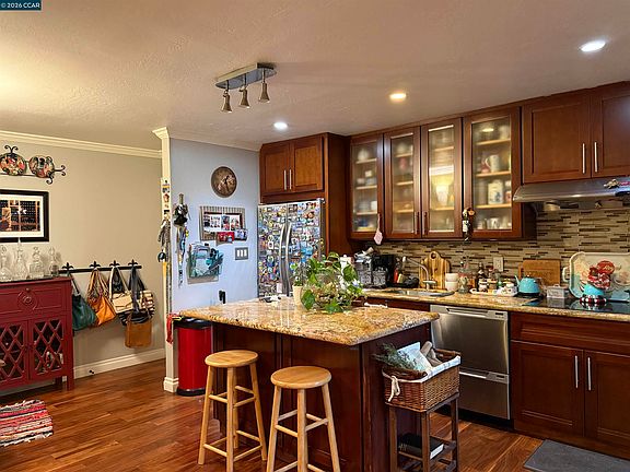 2nd image of 1036 Oak Grove Rd #105