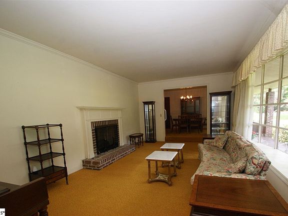 4th image of 411 Graystone Dr