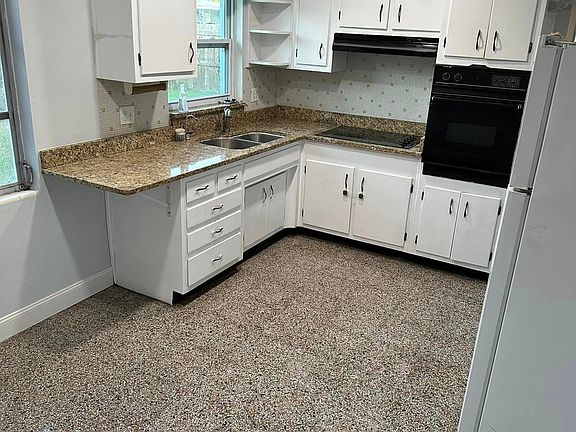 5th image of 1512 Country Ln E