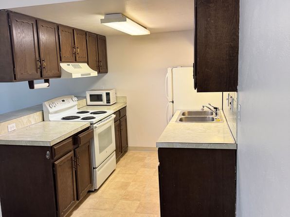 645 Manhattan Pl APT 210