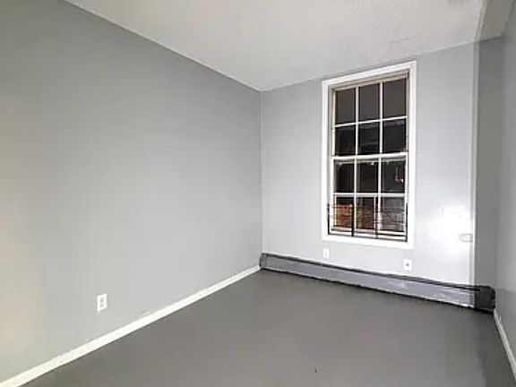 2nd image of 1038 Tiffany St #2