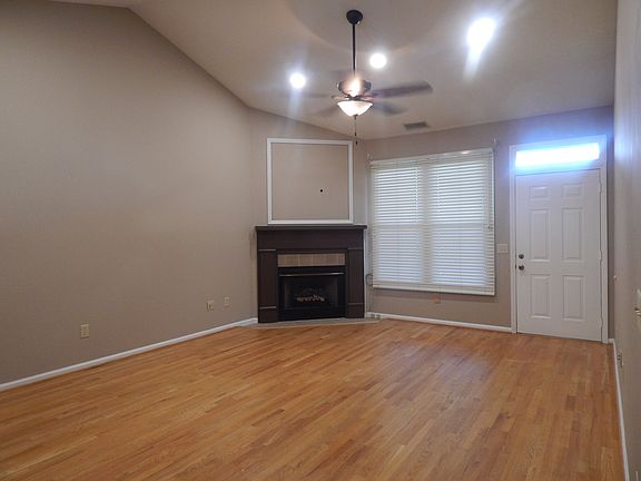 3rd image of 267 Laurel Ln APT F