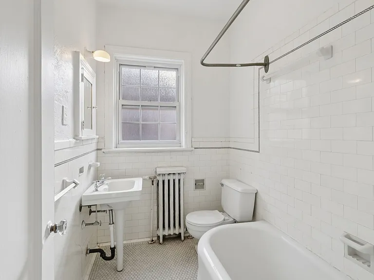 Bayard Manor Apartments — Photo 79