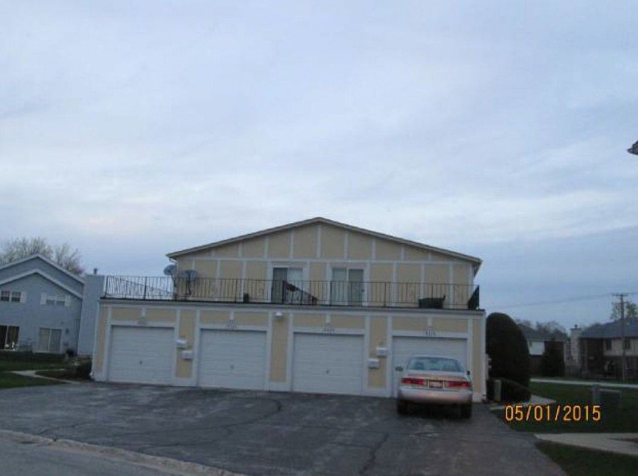 1st image of 19327 Oakwood Ave