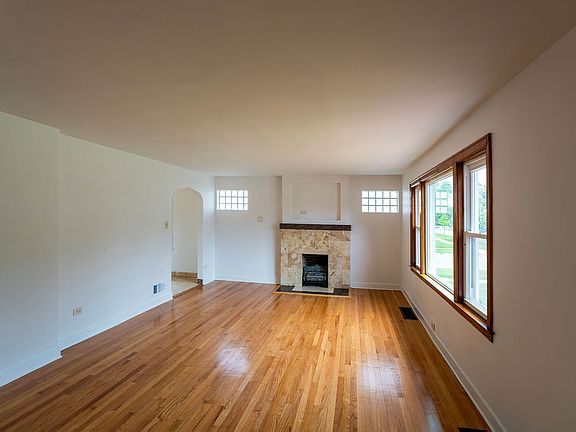 Living room with Fireplace