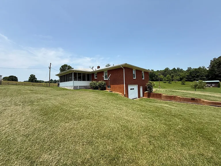 2459 Middlesettlements Rd — Photo 6