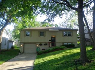 208 W 2nd St, Paola, KS 66071