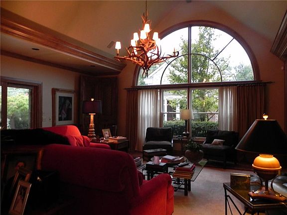 5th image of 2008 Elmhurst Ave