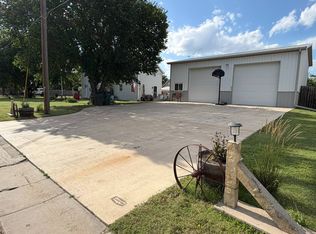 305 E 13th St, Russell, KS 67665