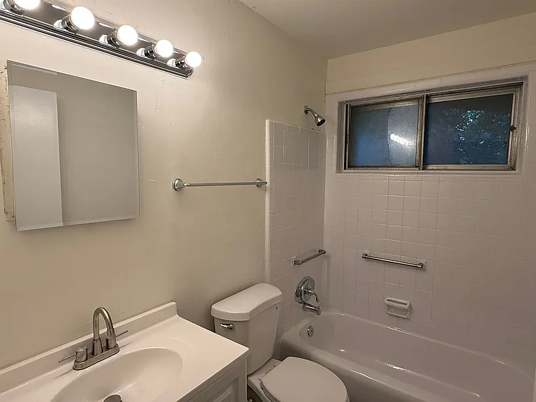 544 Blendwood Dr — Photo 7