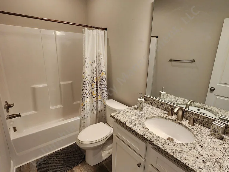 2185 Ridgeway Rd — Photo 3