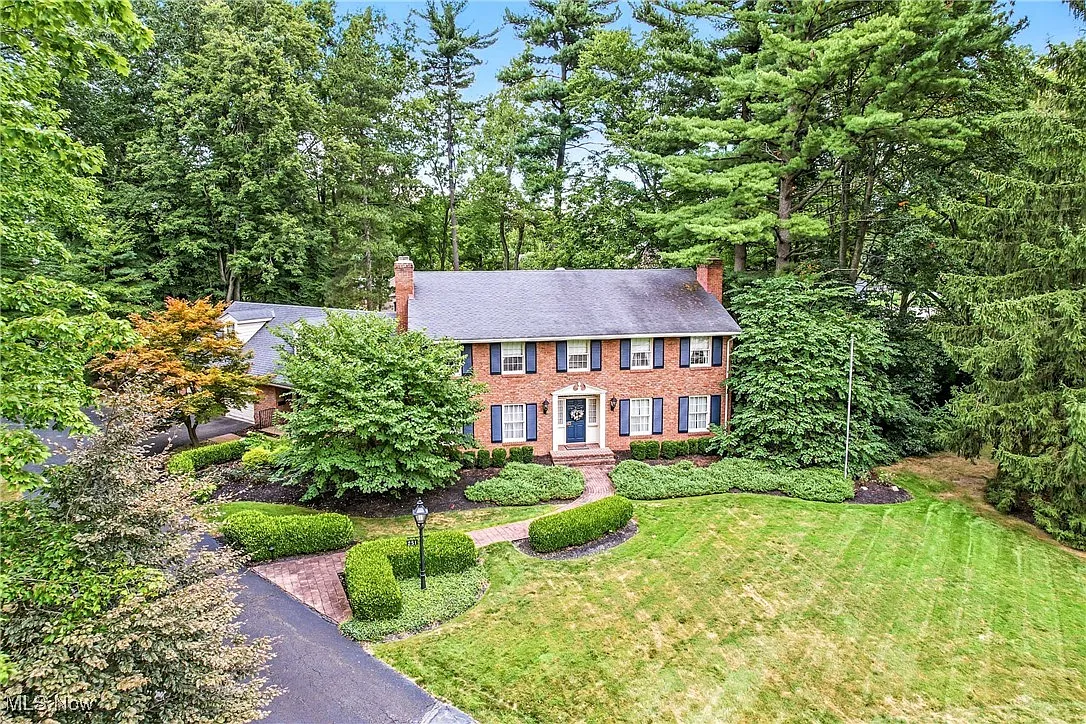 251 Country Club Ln NE photo 1
