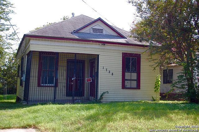 2nd image of 1728 N CENTER