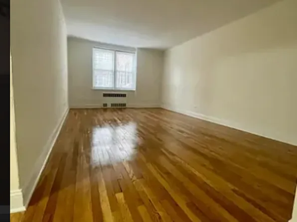 143-06 Barclay Ave APT 2E, Flushing, NY 11355