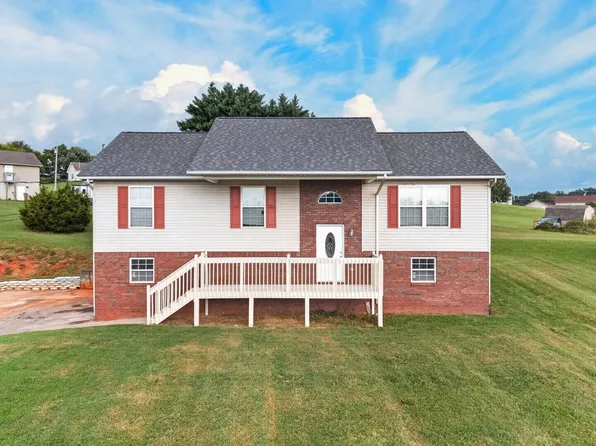 1031 Historic Hills Dr, Dandridge, TN 37725