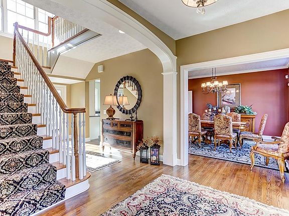 2nd image of 3925 Creekway Trl