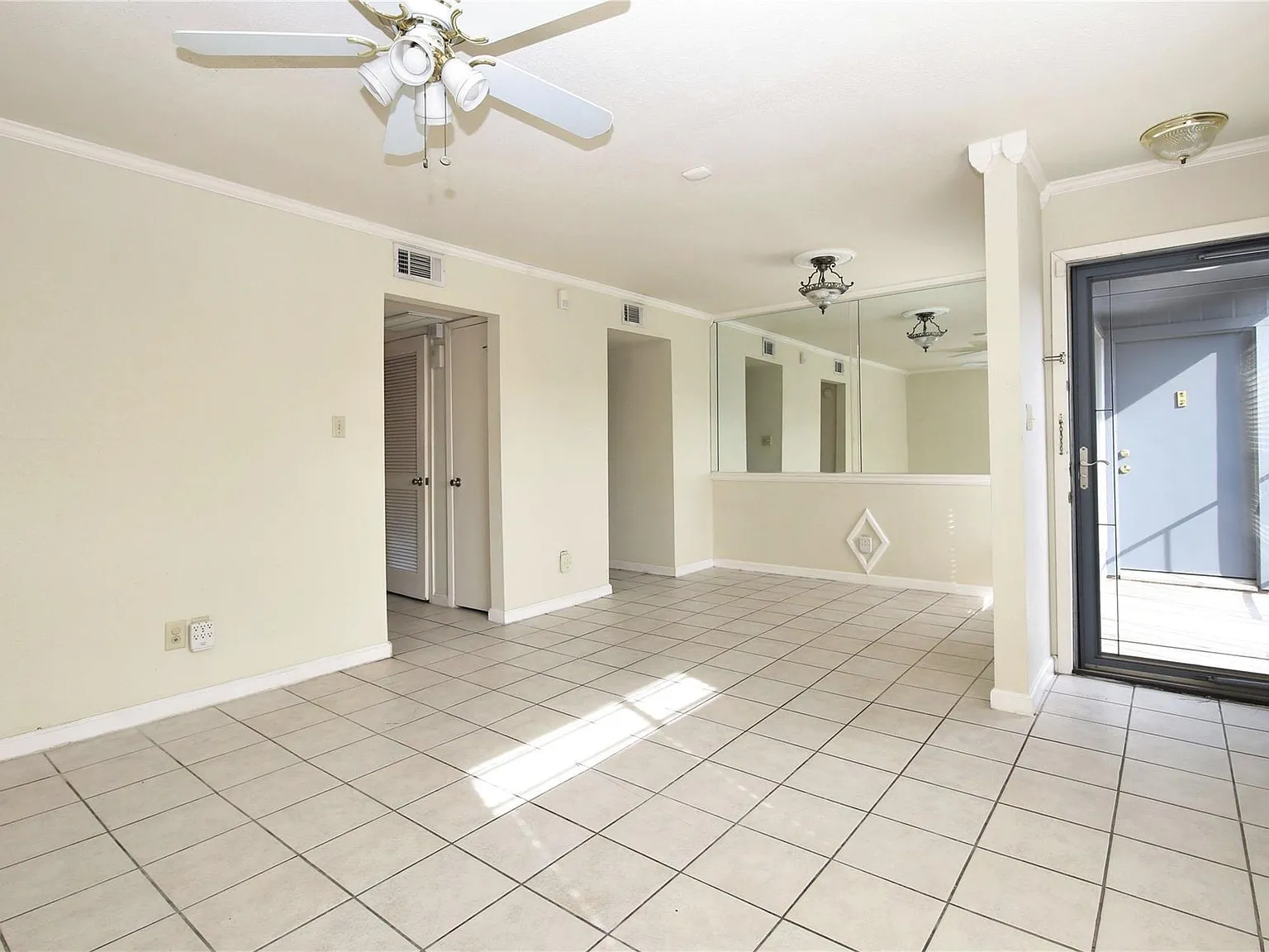 1 bed, 1.0 bath, 707 sqft, $1,100 — Photo 4
