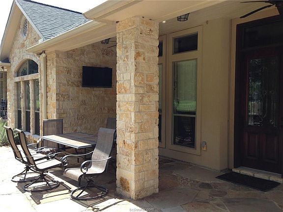 3rd image of 3102 Broadmoor Dr