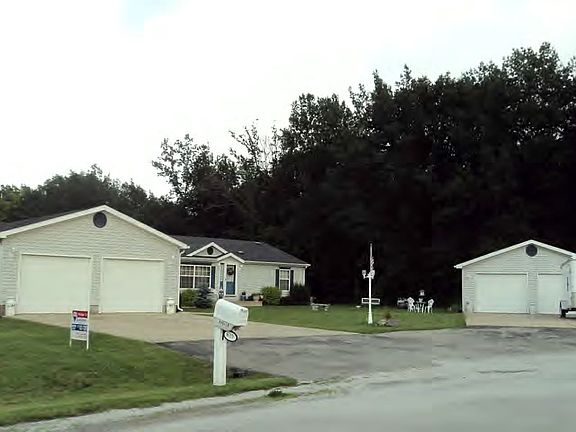3rd image of 639 Lucas Ln
