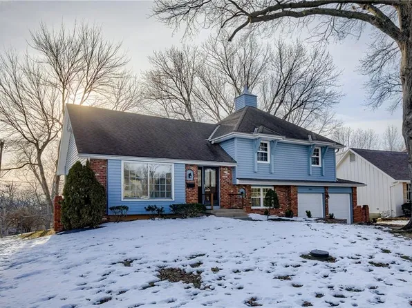 9805 Winslow Pl, Kansas City, MO 64131