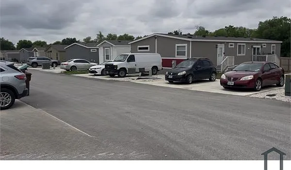 3 bed, 1200 sqft, $1,500 — Photo 2