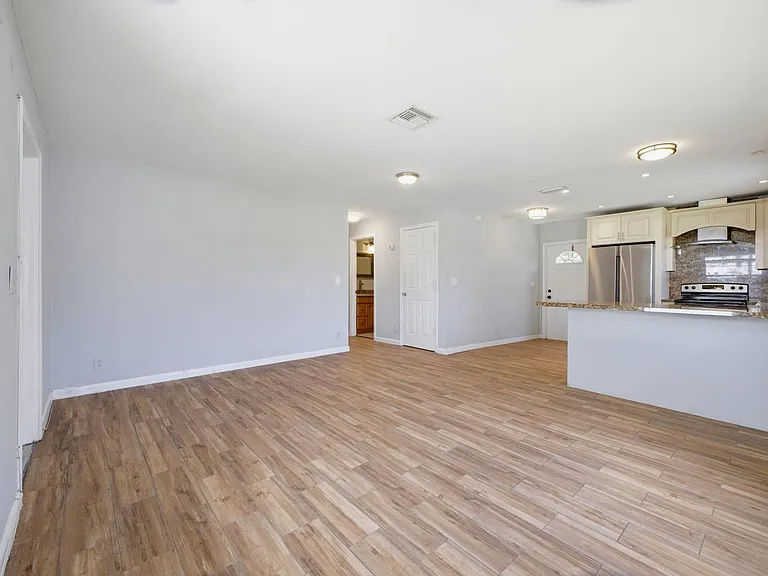 3561 Oberon Ave — Photo 11