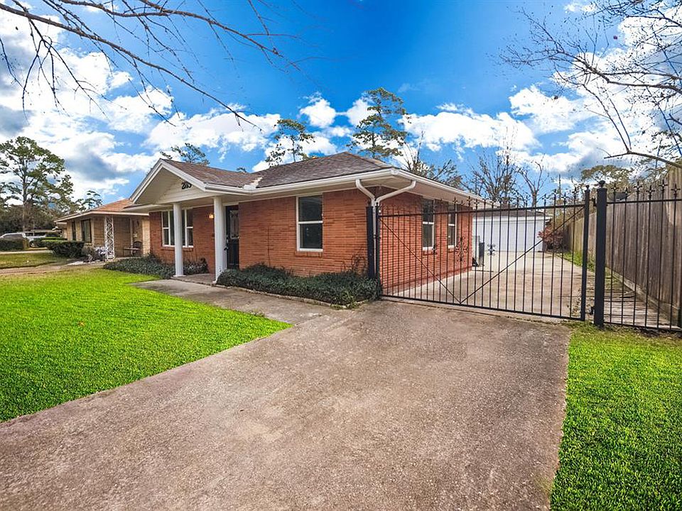 1st image of 2115 Woodcrest Dr